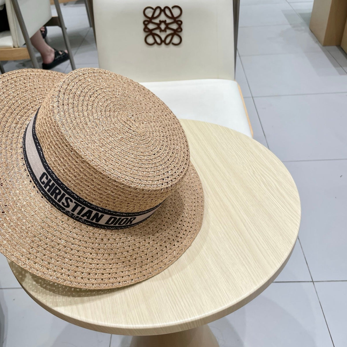 BUCKET HAT IN DARK BEIGE RAFFIA 653751