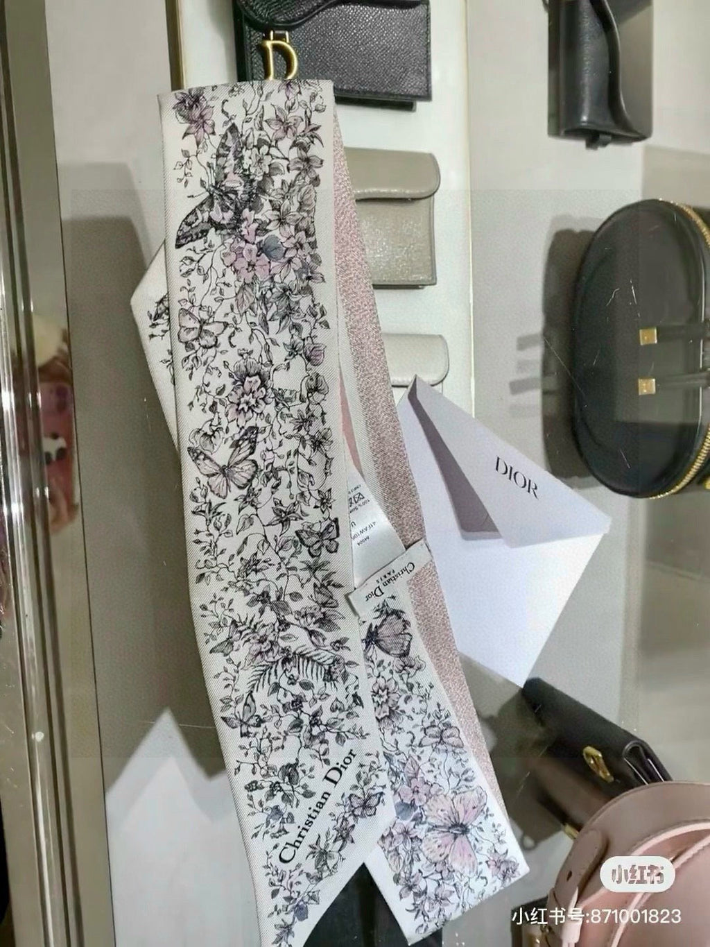 CD Twilly Mini Scarf 105 Dusty Pink Silk Twill 153197