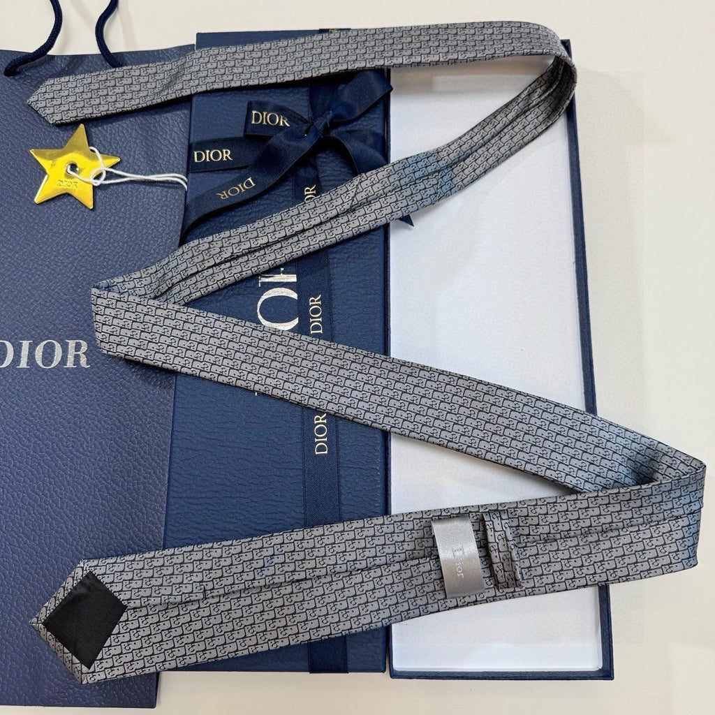 CD Tie Grey Silk 330076