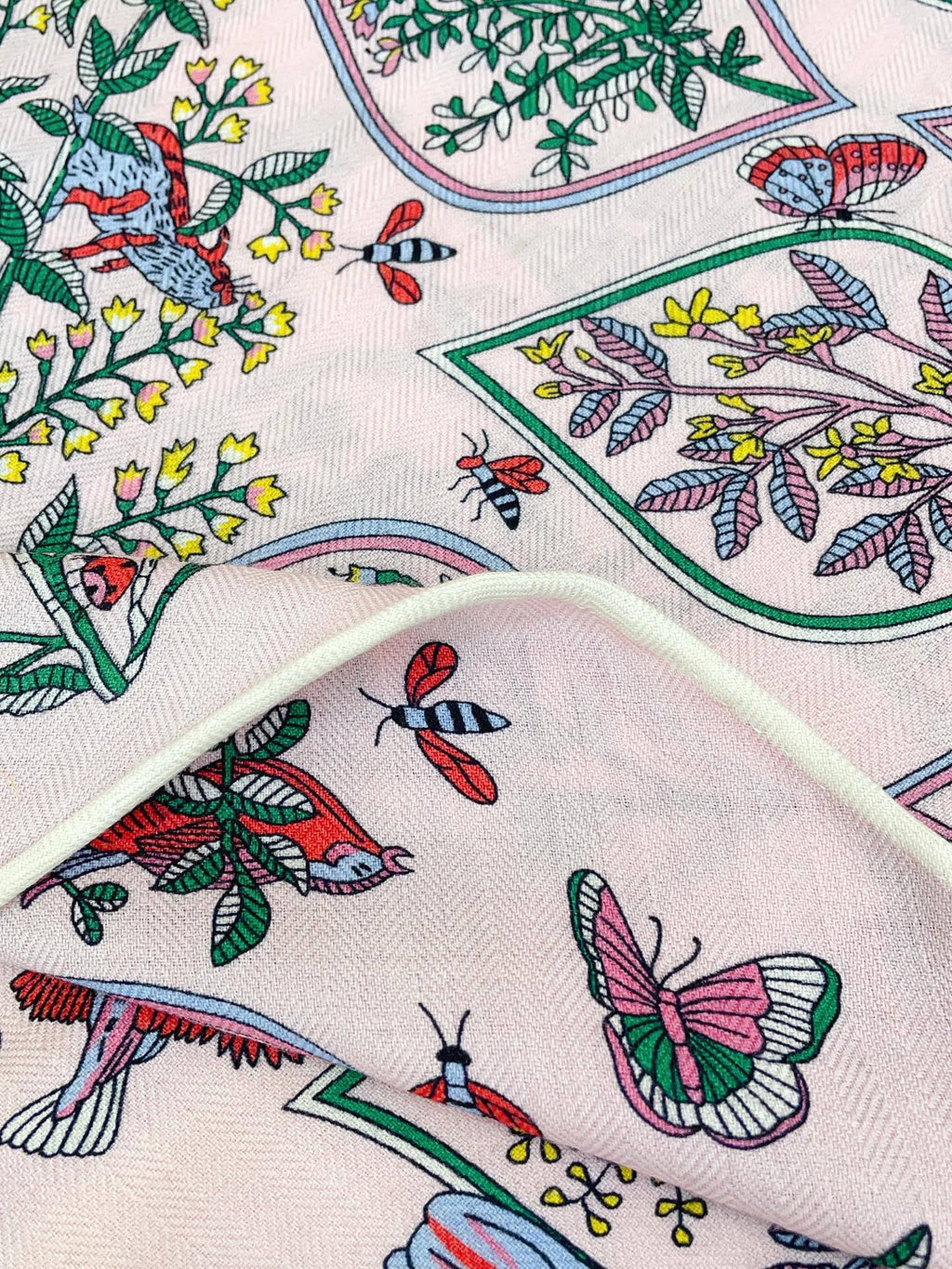 HM Plantes Officinales Triangle Light Pink Cashmere Silk 139458