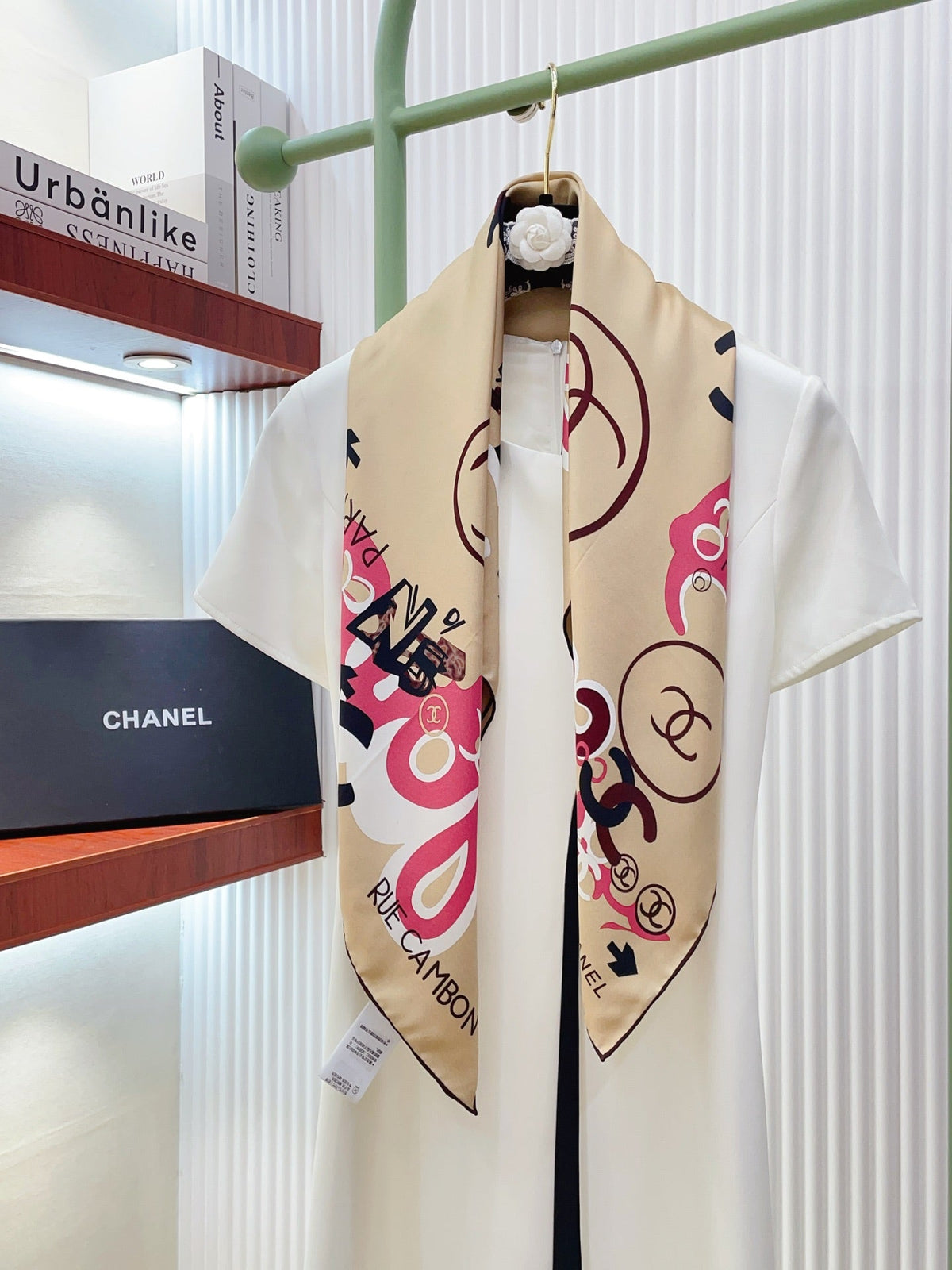 CC Scarf 90x90 Beige Colorful Twill Silk 215222