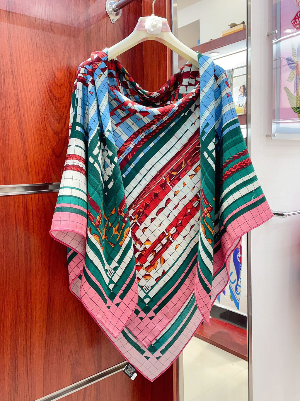 Coaching Deja-Vu Shawl 140 CM Pink Colorful Cashmere And Silk 398264