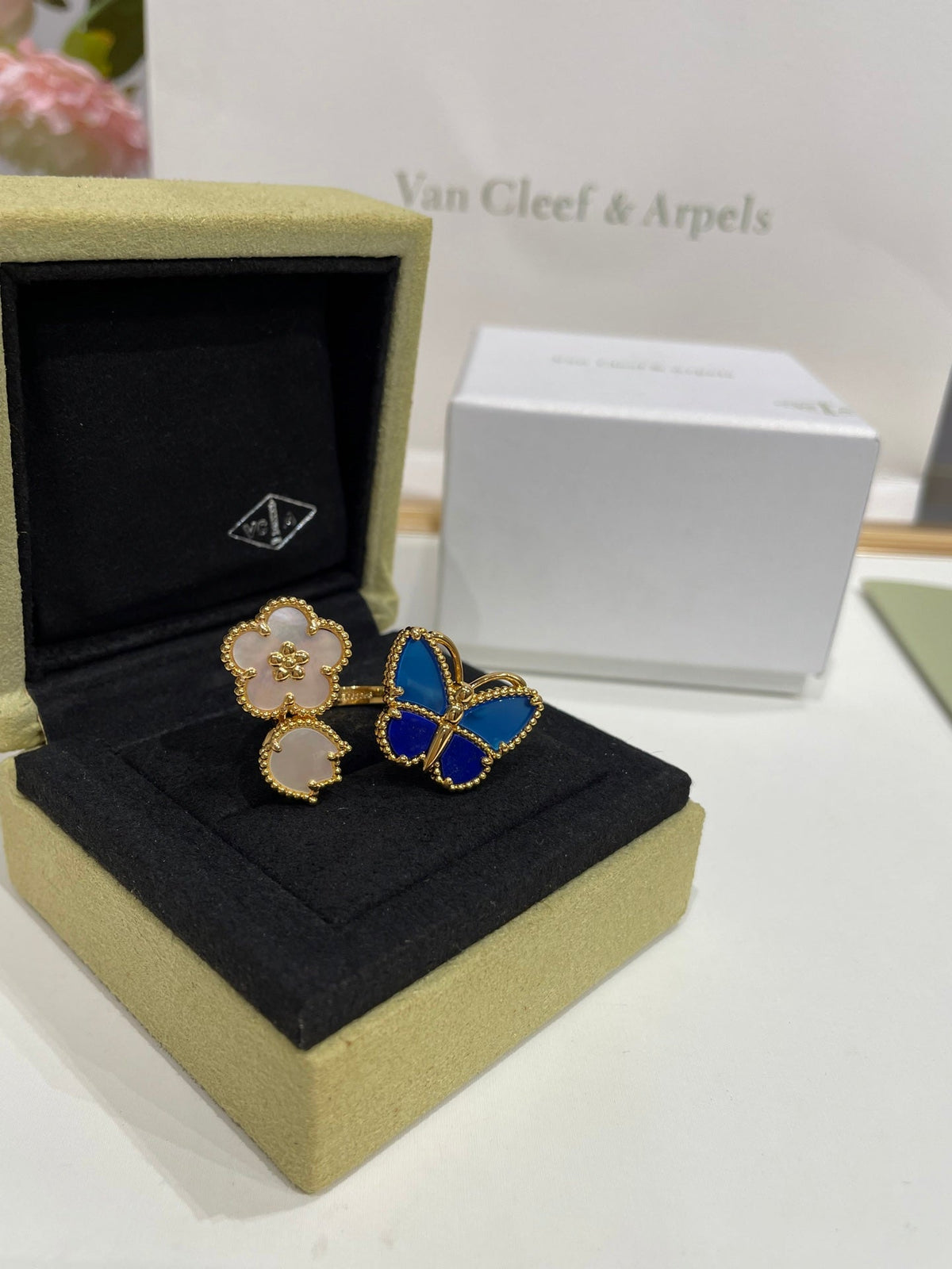 VCA Lucky Spring Gold Ring