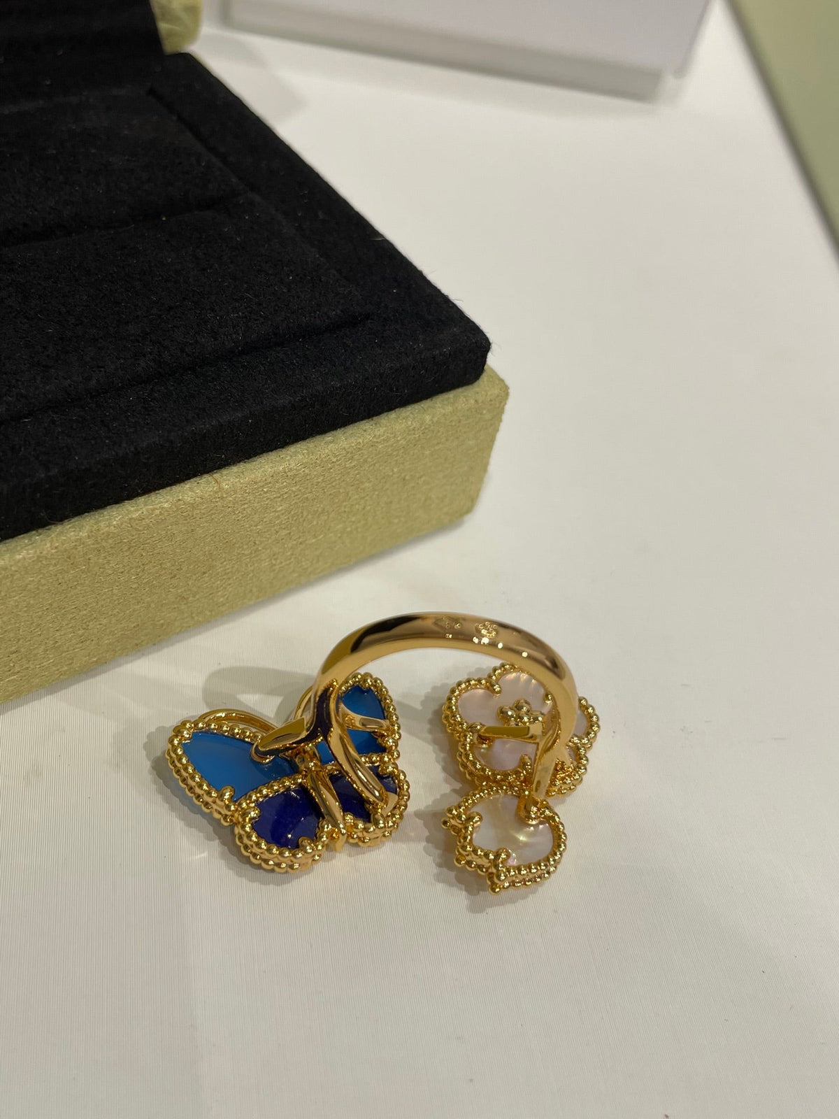 VCA Lucky Spring Gold Ring