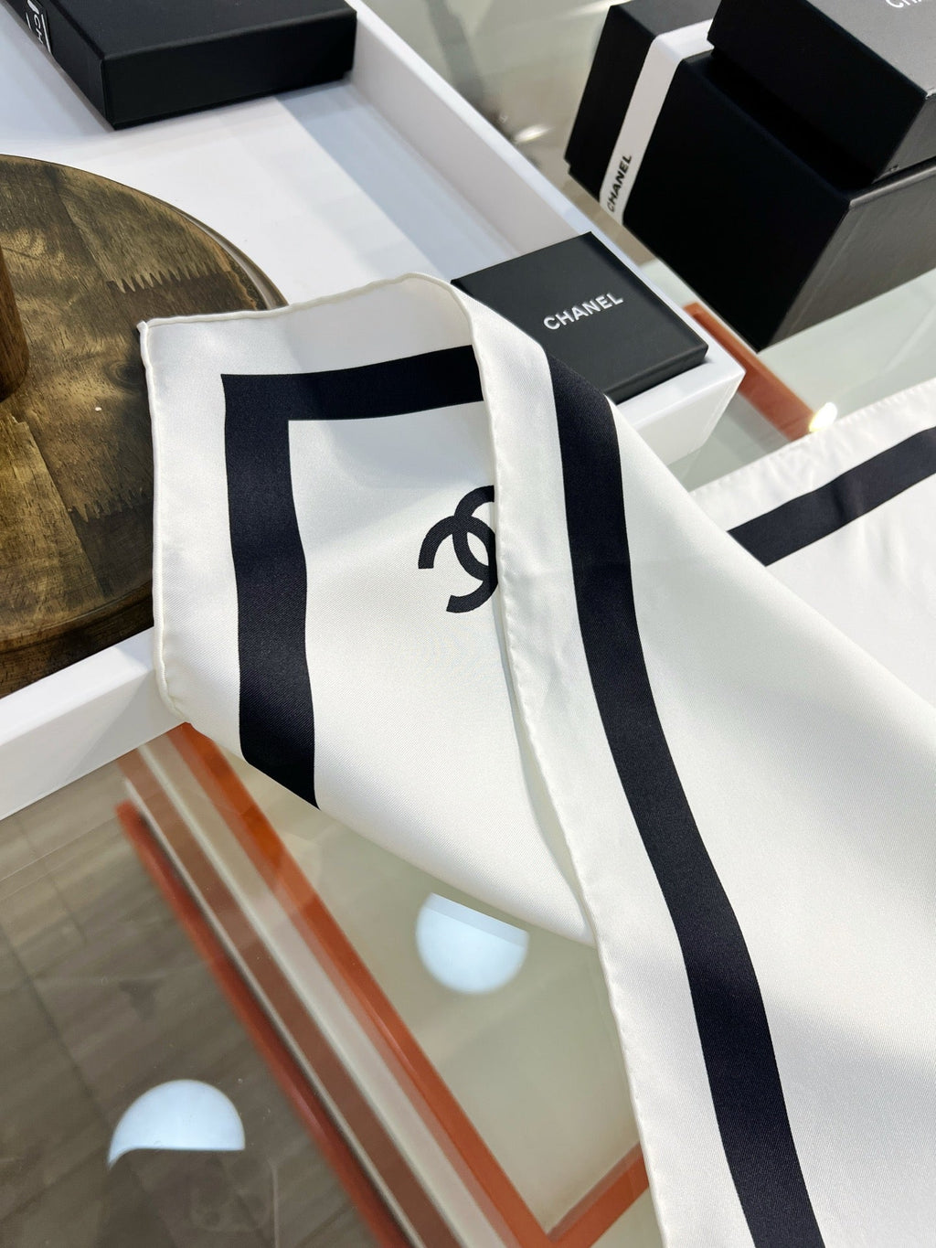 CC Scarf 90x90 White Black Silk Twill 204019
