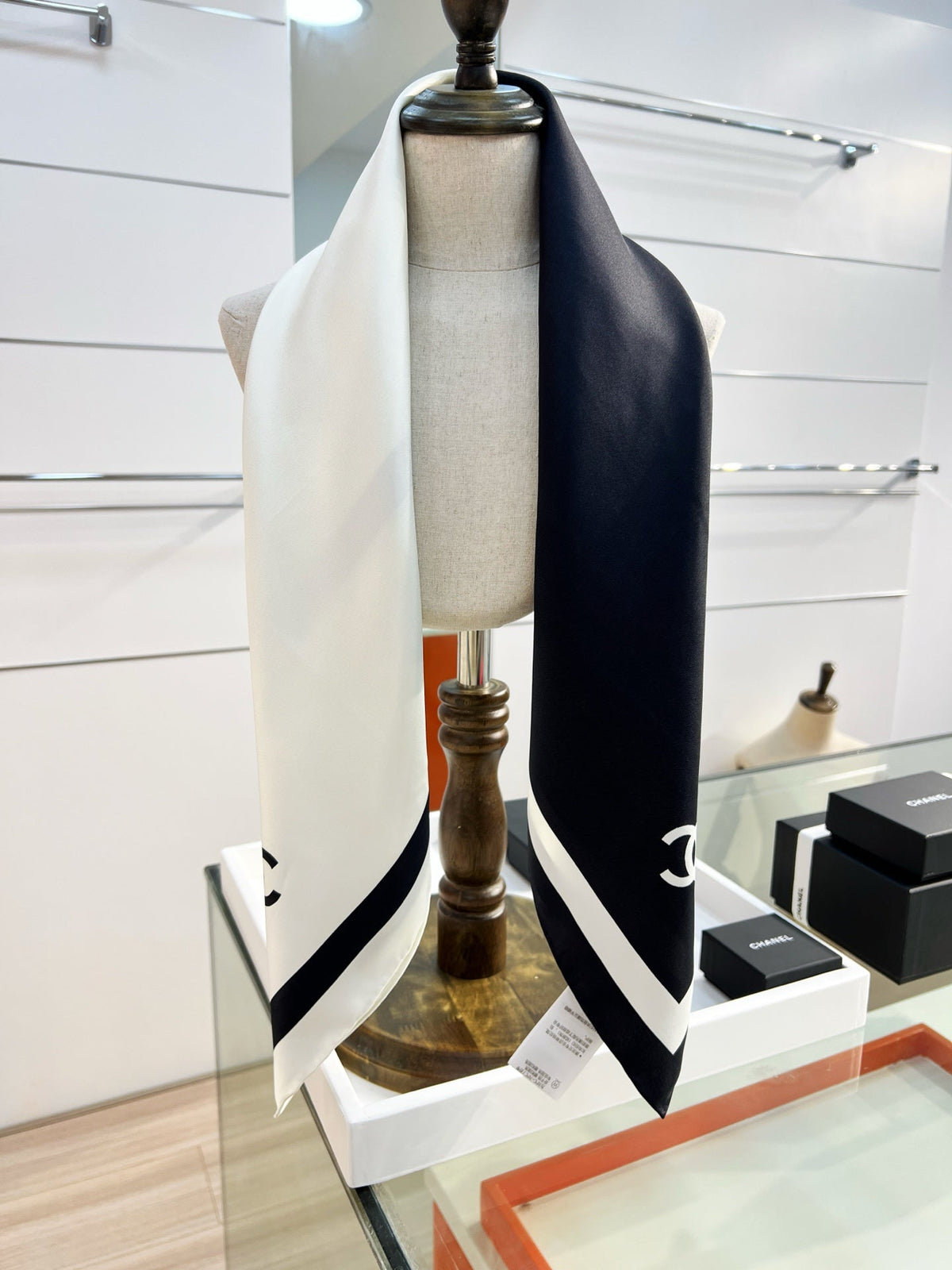 CC Scarf 90x90 White Black Silk Twill 204019