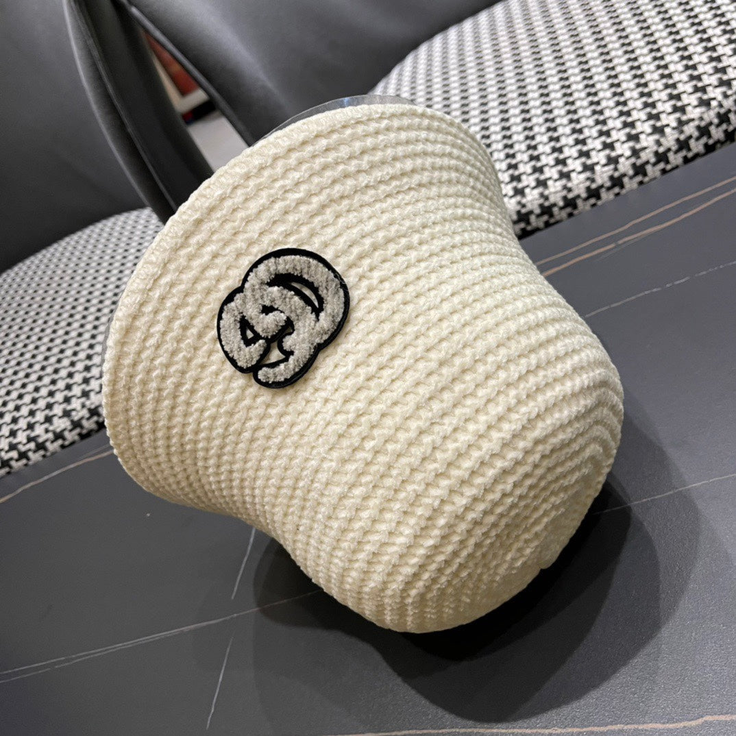 BUCKET HAT IN WHITE WOOL 389113