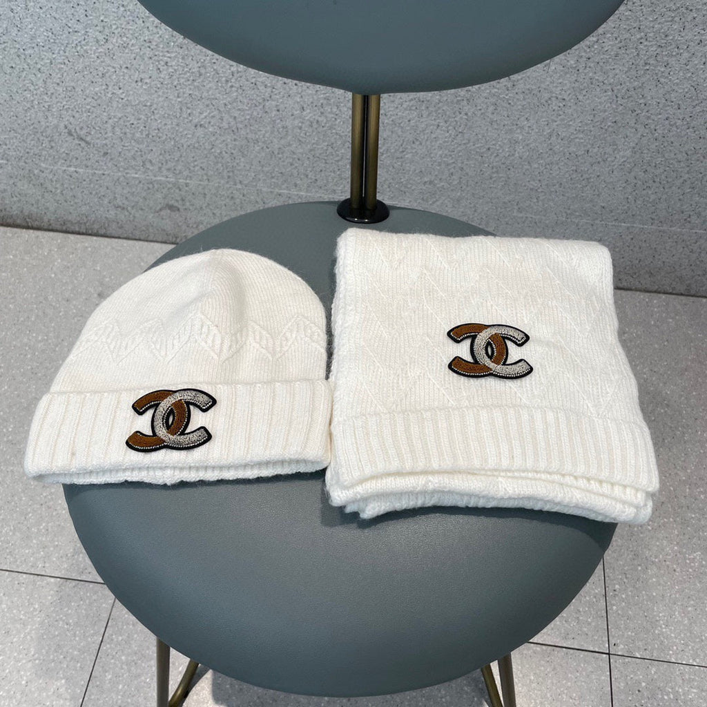 SET HAT AND SCARF IN WHITE WOOL 420824