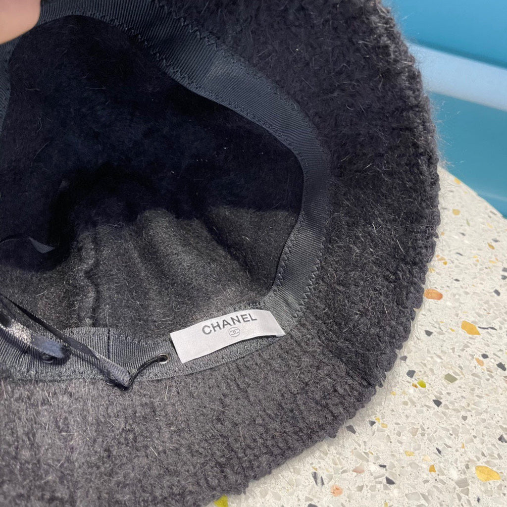 BUCKET HAT IN BLACK LAMB FUR 422036