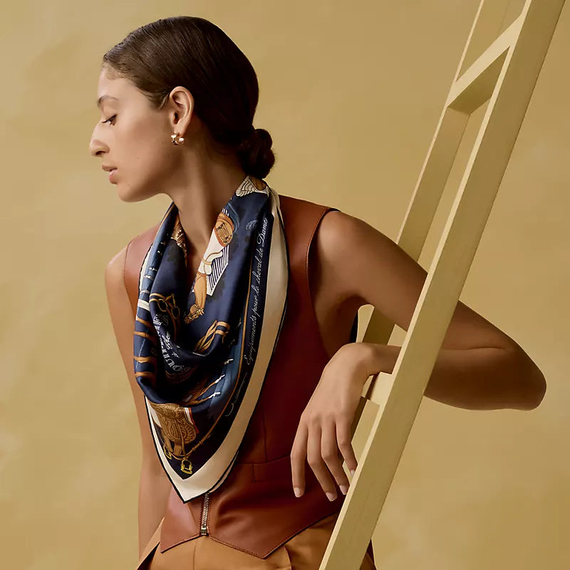 HM Equipements a Cheval sur l'Elegance Scarf 90x90 Navy Blue Colorful Twill Silk 212046