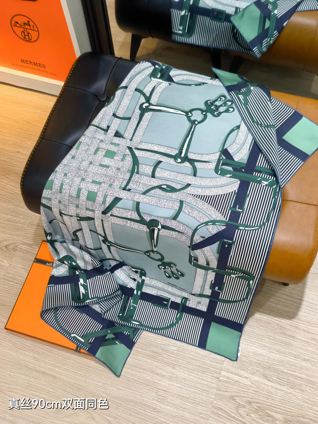 HM Mors à Jouets Chemise Scarf 90x90cm Light Blue Colorful Silk Twill 223477