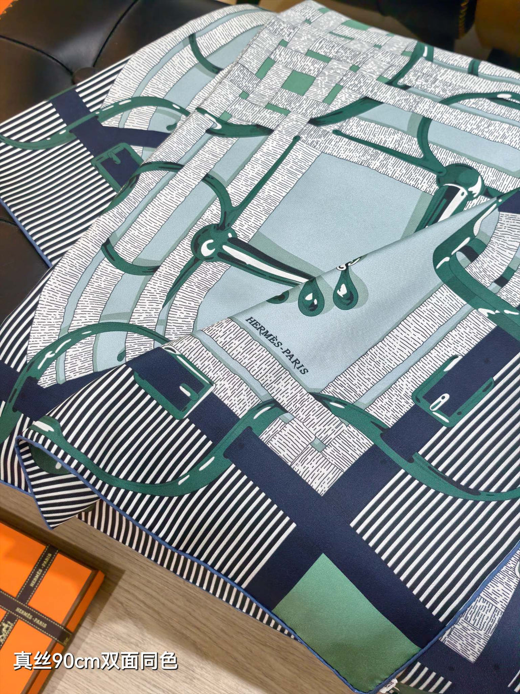 HM Mors à Jouets Chemise Scarf 90x90cm Light Blue Colorful Silk Twill 223477