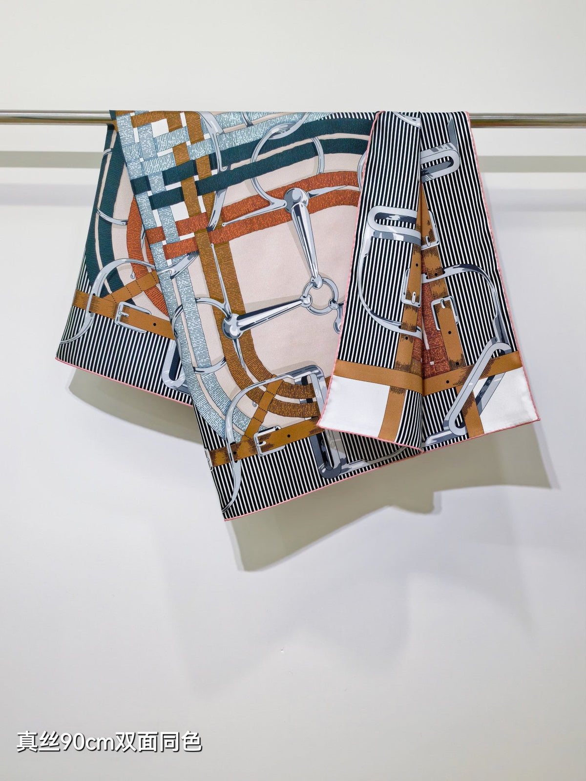 HM Mors à Jouets Chemise Scarf 90x90cm Brown Colorful Silk Twill 223479