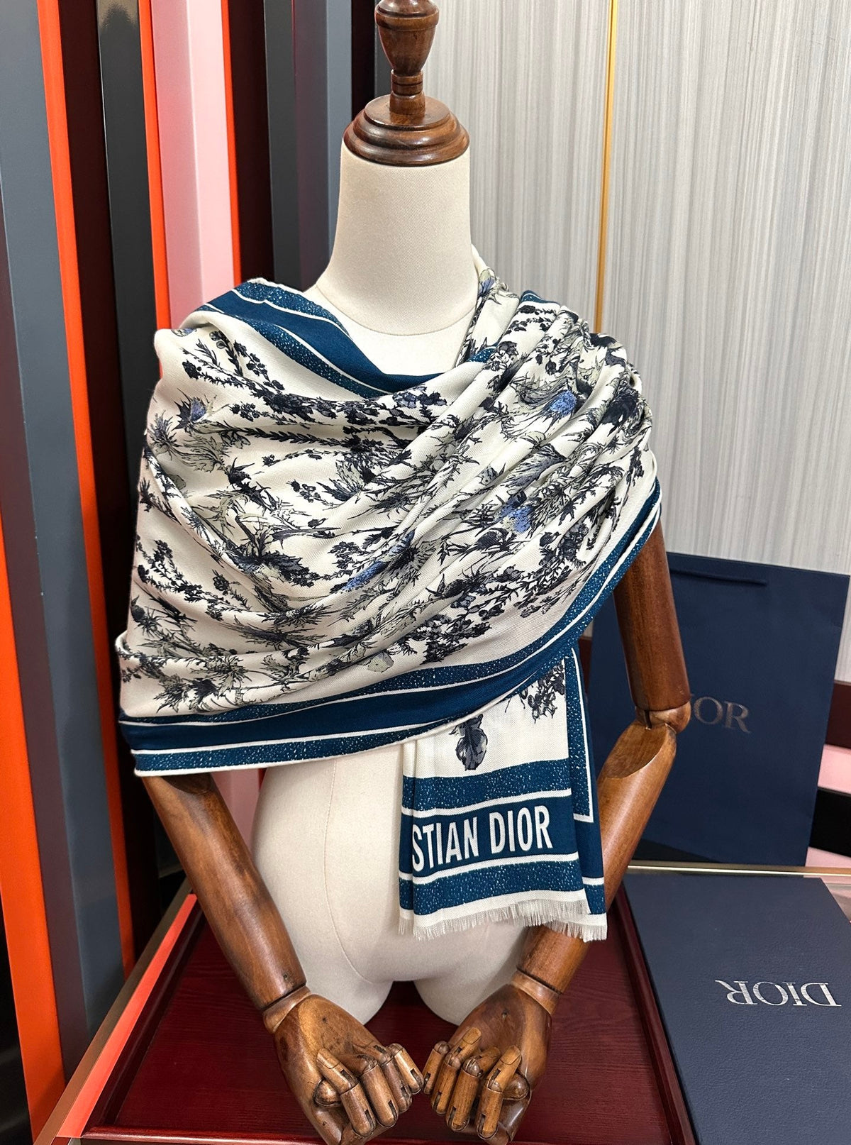 CD Double-Sided Chardons Scarf 185cm White Dark Blue Cashmere 271210