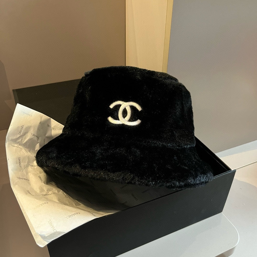 BUCKET HAT IN BLACK FLEECE 429805