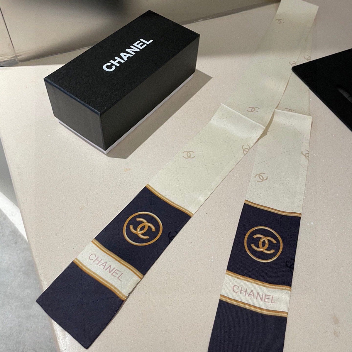 CC Twilly Mini Scarf 120cm White Navy Blue Mulberry Silk 802158