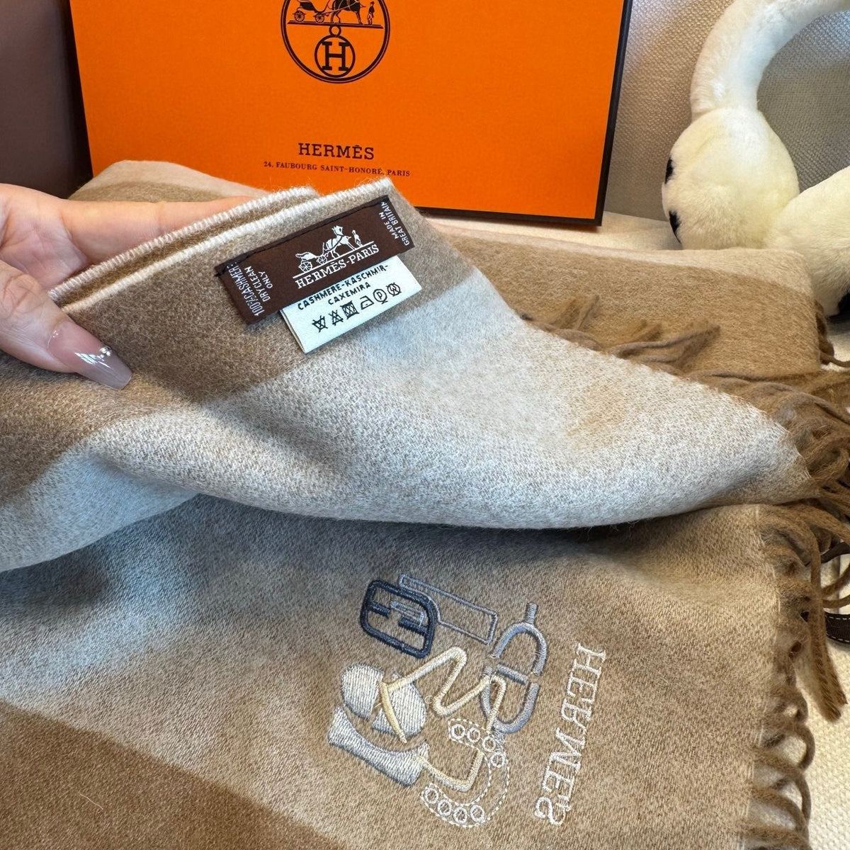 HM Classic Embroidered Scarf 185CM Beige Cashmere 292823