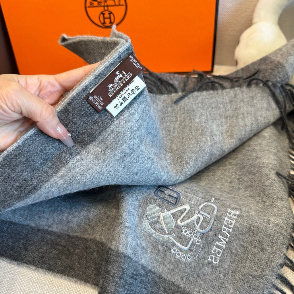 HM Classic Embroidered Scarf 185CM Gray Cashmere 292824