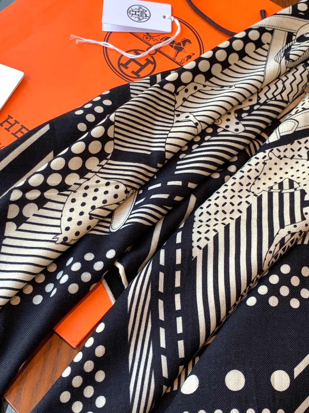 Couvertures et Tenues de Jour Bandana Scarf 135x135cm Black Colorful Cashmere Silk168116