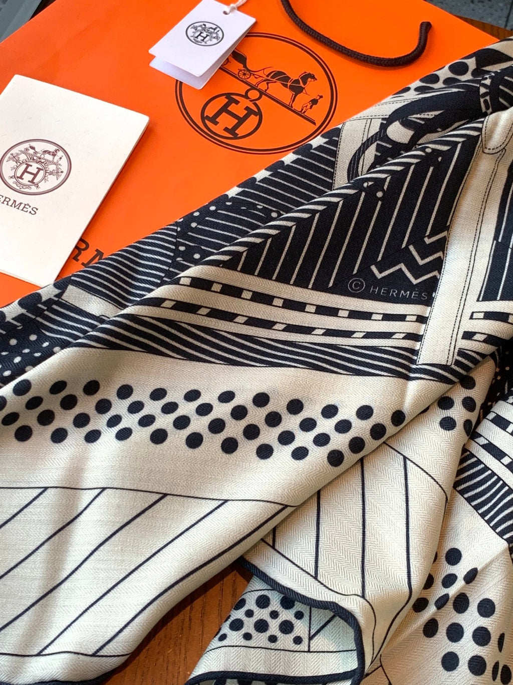 Couvertures et Tenues de Jour Bandana Scarf 135x135cm Ivory Colorful Cashmere Silk