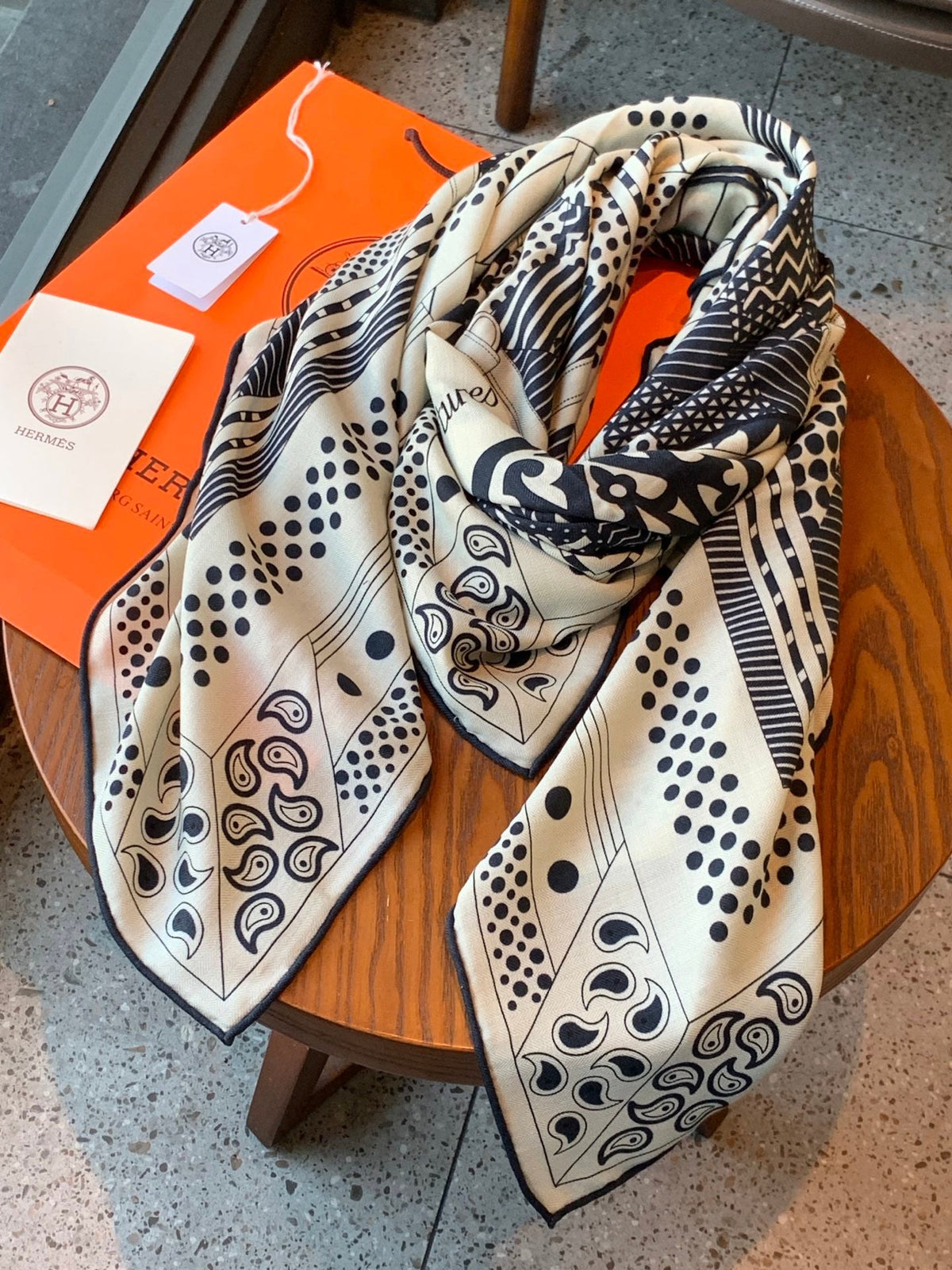 Couvertures et Tenues de Jour Bandana Scarf 135x135cm Ivory Colorful Cashmere Silk