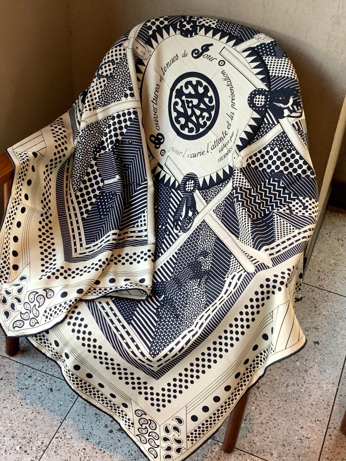 Couvertures et Tenues de Jour Bandana Scarf 135x135cm Ivory Colorful Cashmere Silk