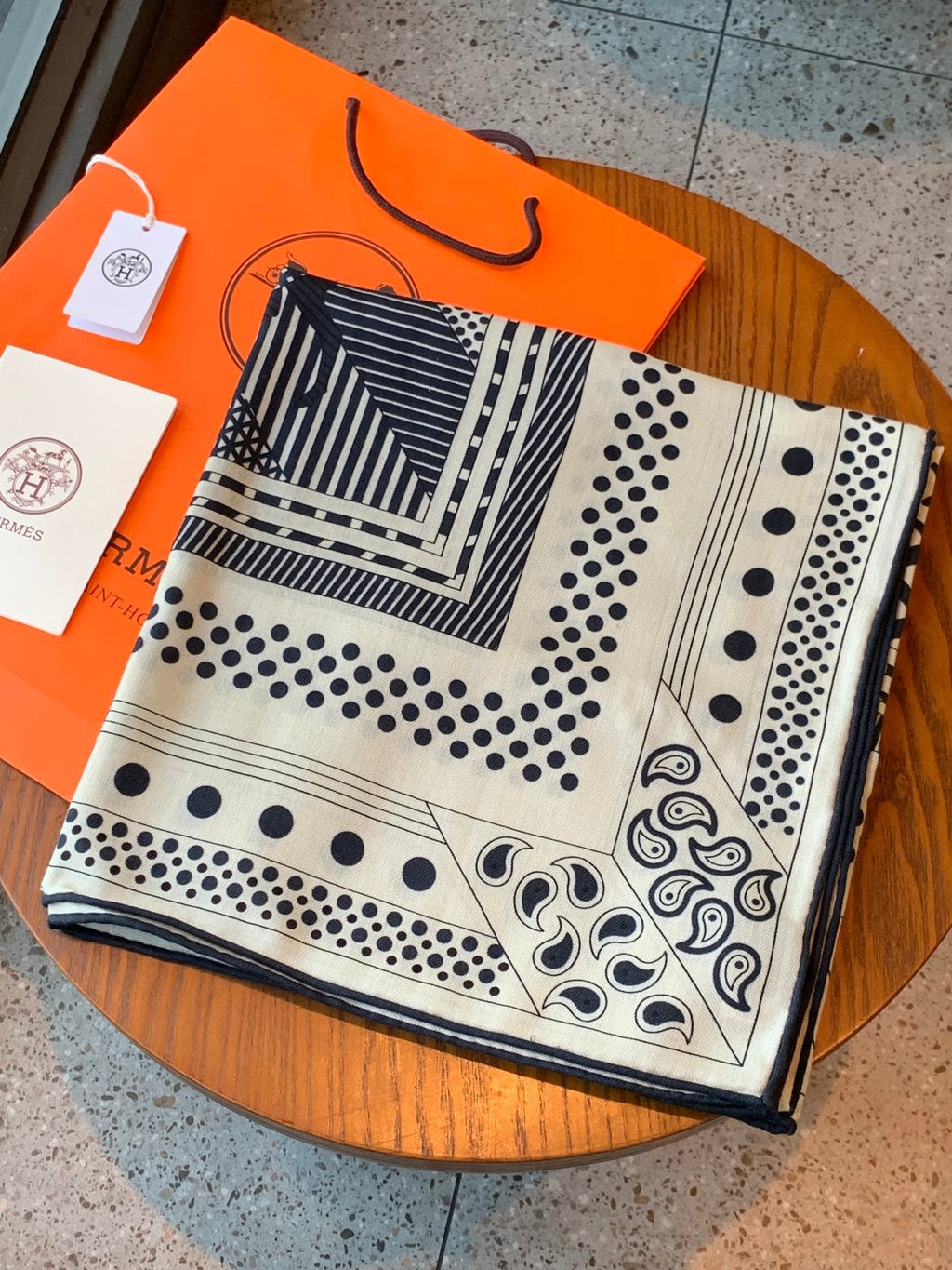 Couvertures et Tenues de Jour Bandana Scarf 135x135cm Ivory Colorful Cashmere Silk