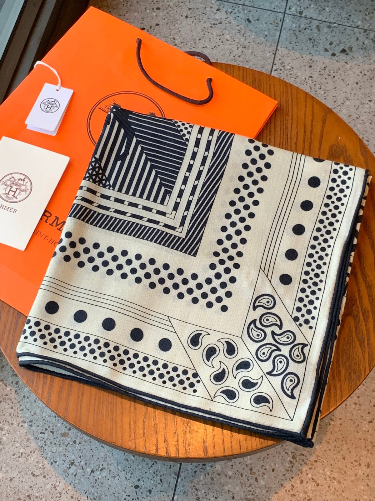 Couvertures et Tenues de Jour Bandana Scarf 135x135cm Ivory Colorful Cashmere Silk