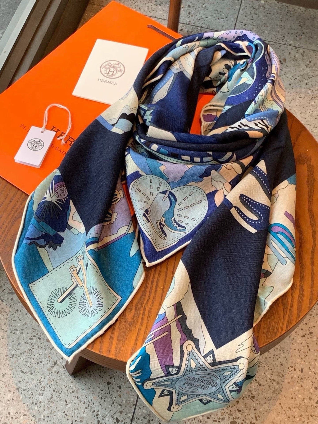 HM Bottes Story Scarf 140x140 Cashmere Silk 328853