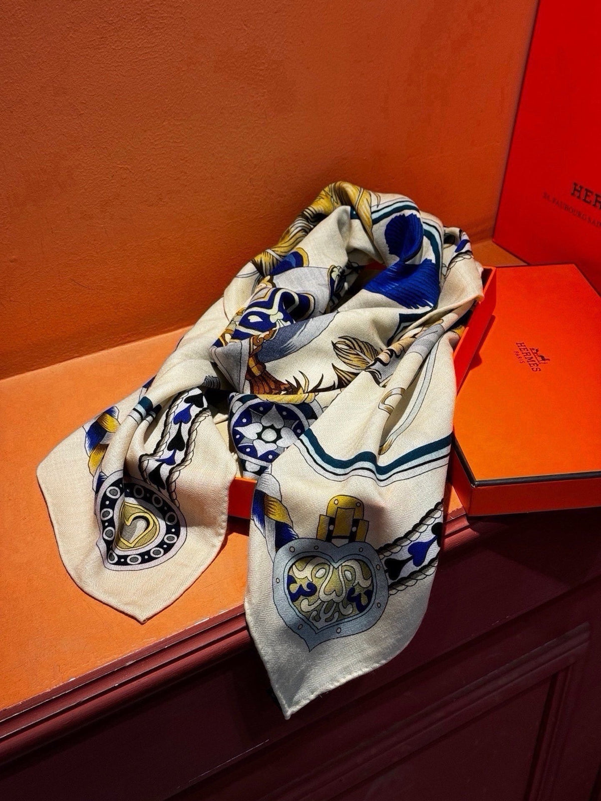 HM 26s Scarf 140 In Cashmere And Silk 429338