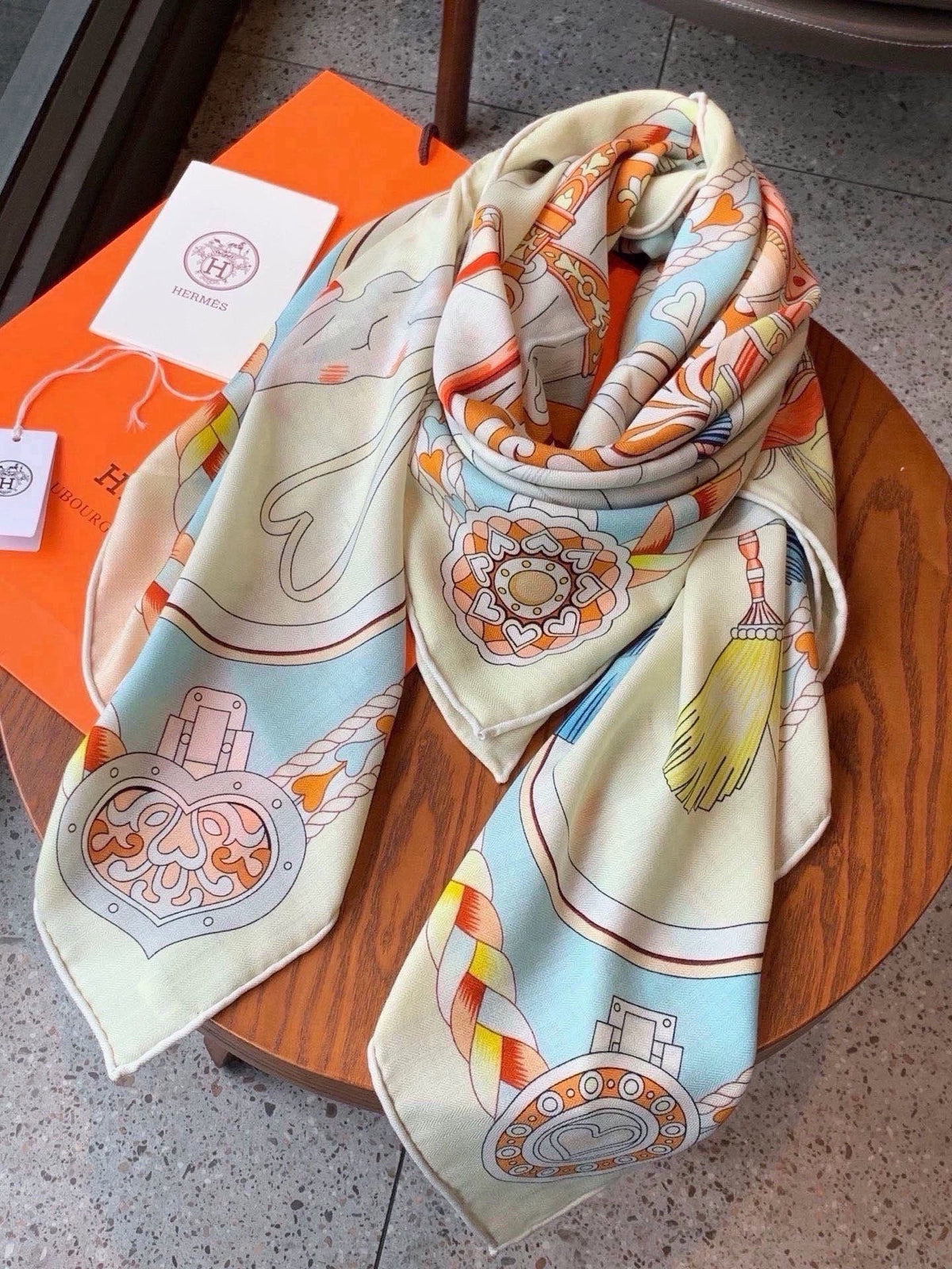 HM 26s Scarf 140 In Cashmere And Silk 437675
