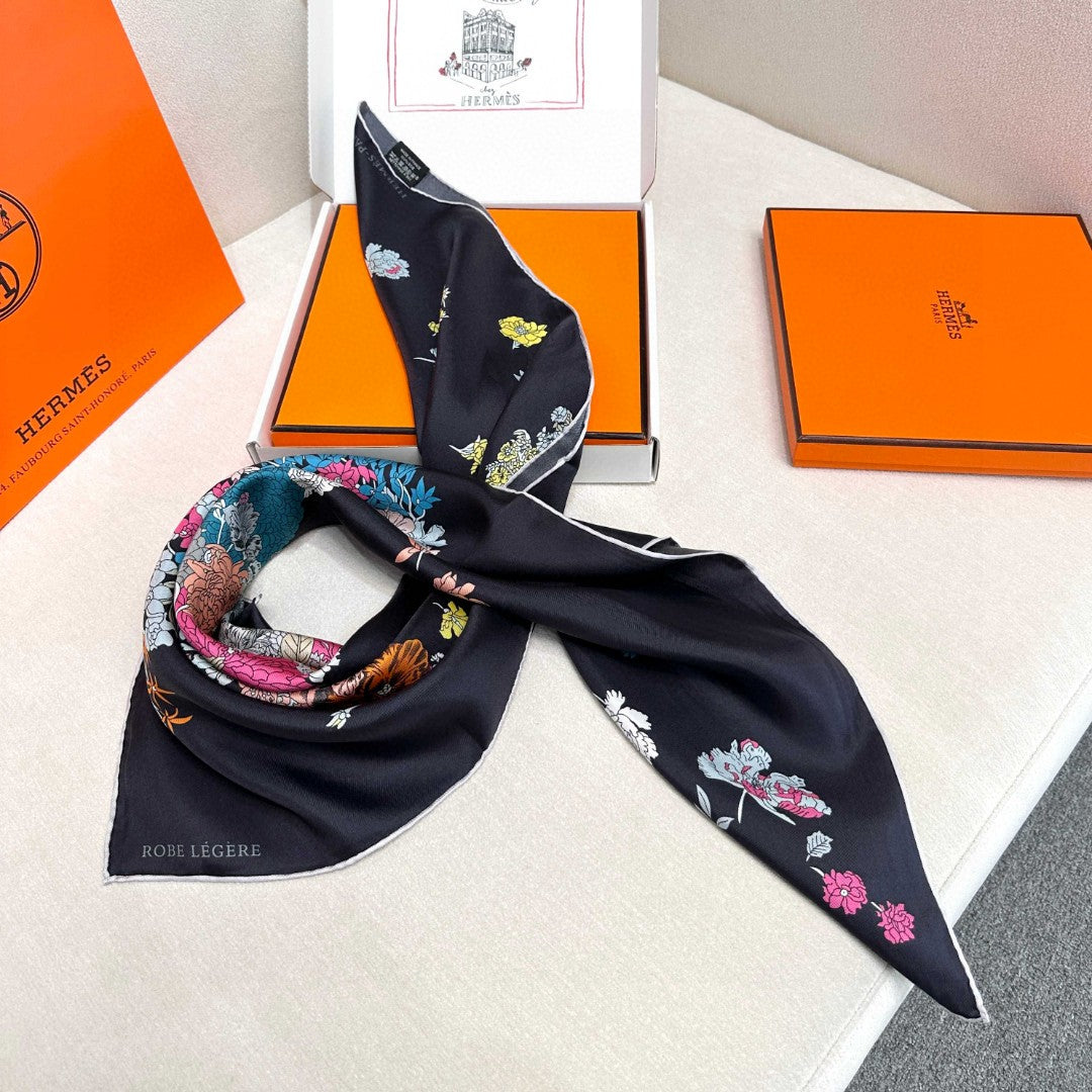 HM 26s Scarf 90 In Silk 304309