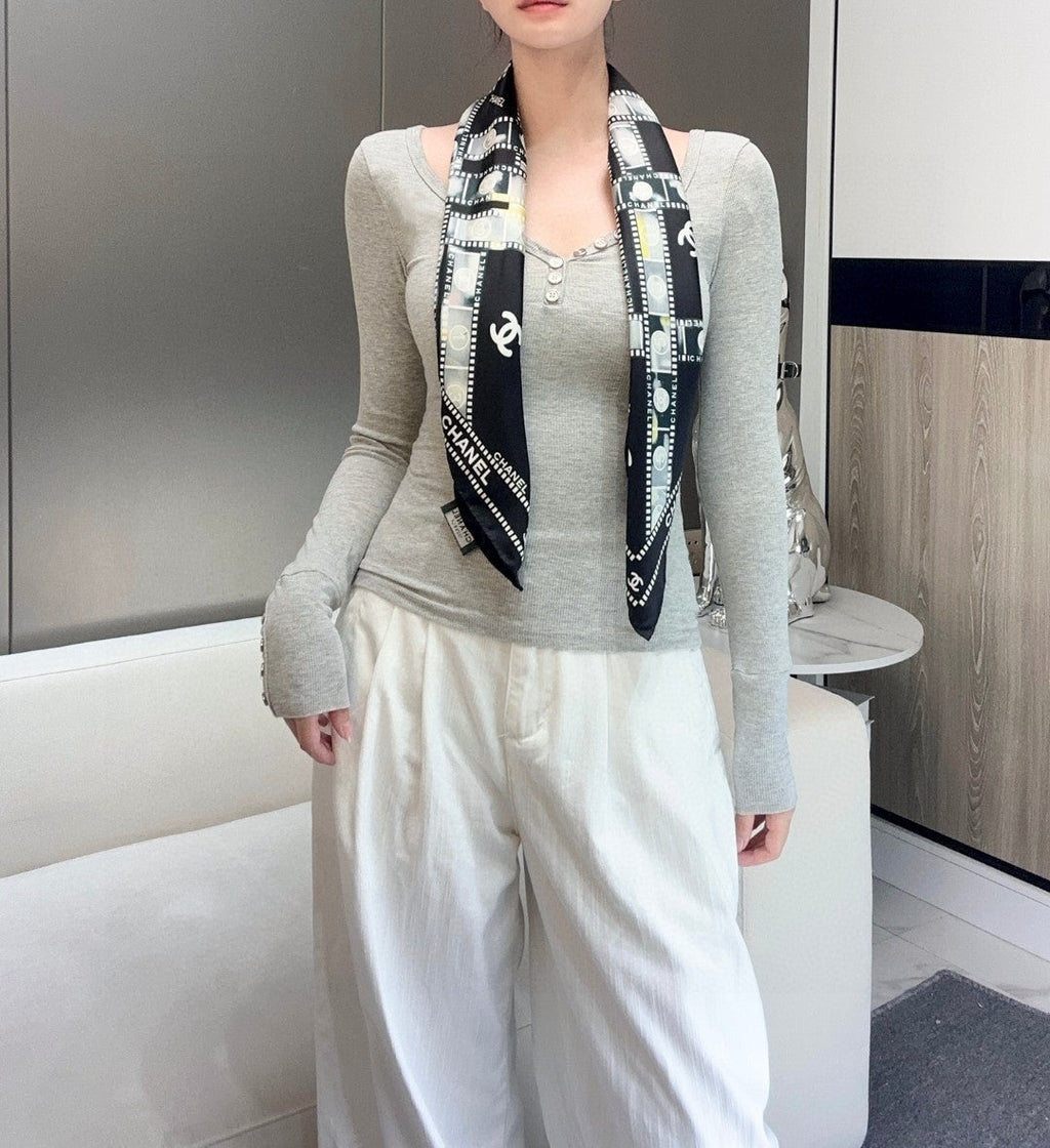 Chanel 26s Scarf 90 In Silk 309799