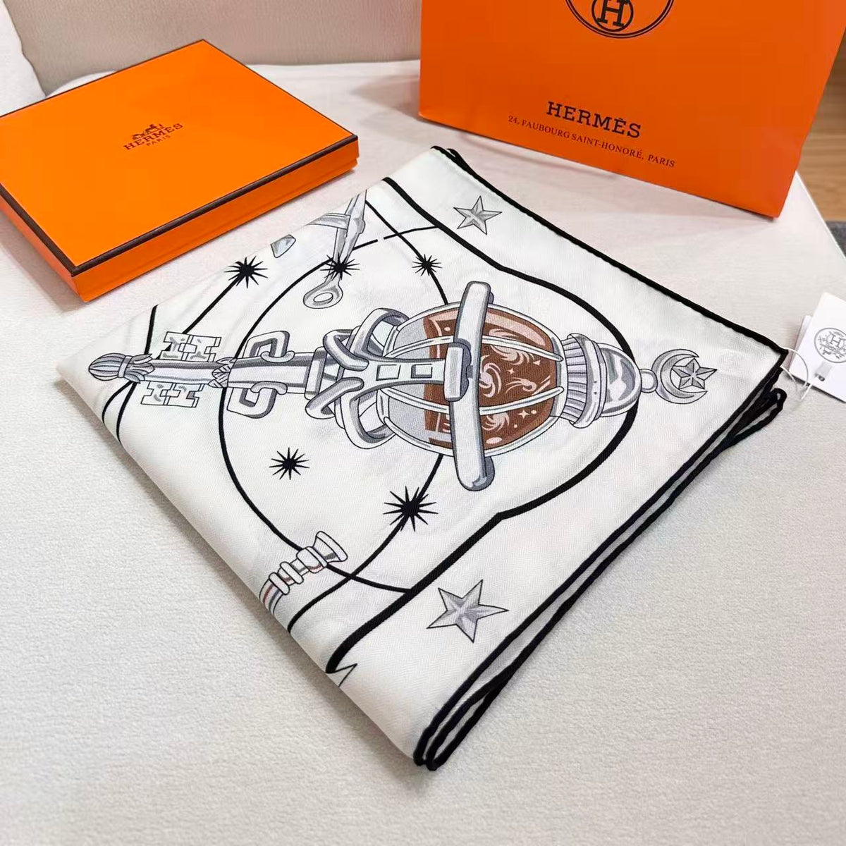 HM Creative Origins Scarf 135CM White Cashmere Silk 969434