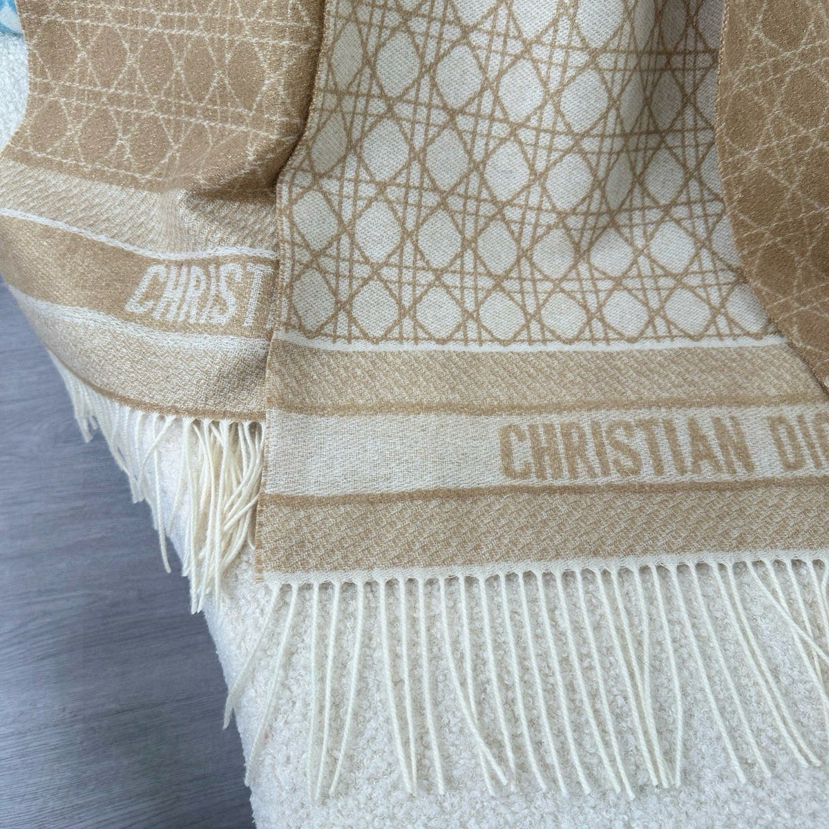 CD  Double-Sided Scarf 200cm Beige Cashmere 150402