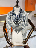 HM Couvertures et Tenues de Jour Bandana Scarf Scarf 140 Ivory Blue Cashmere Silk