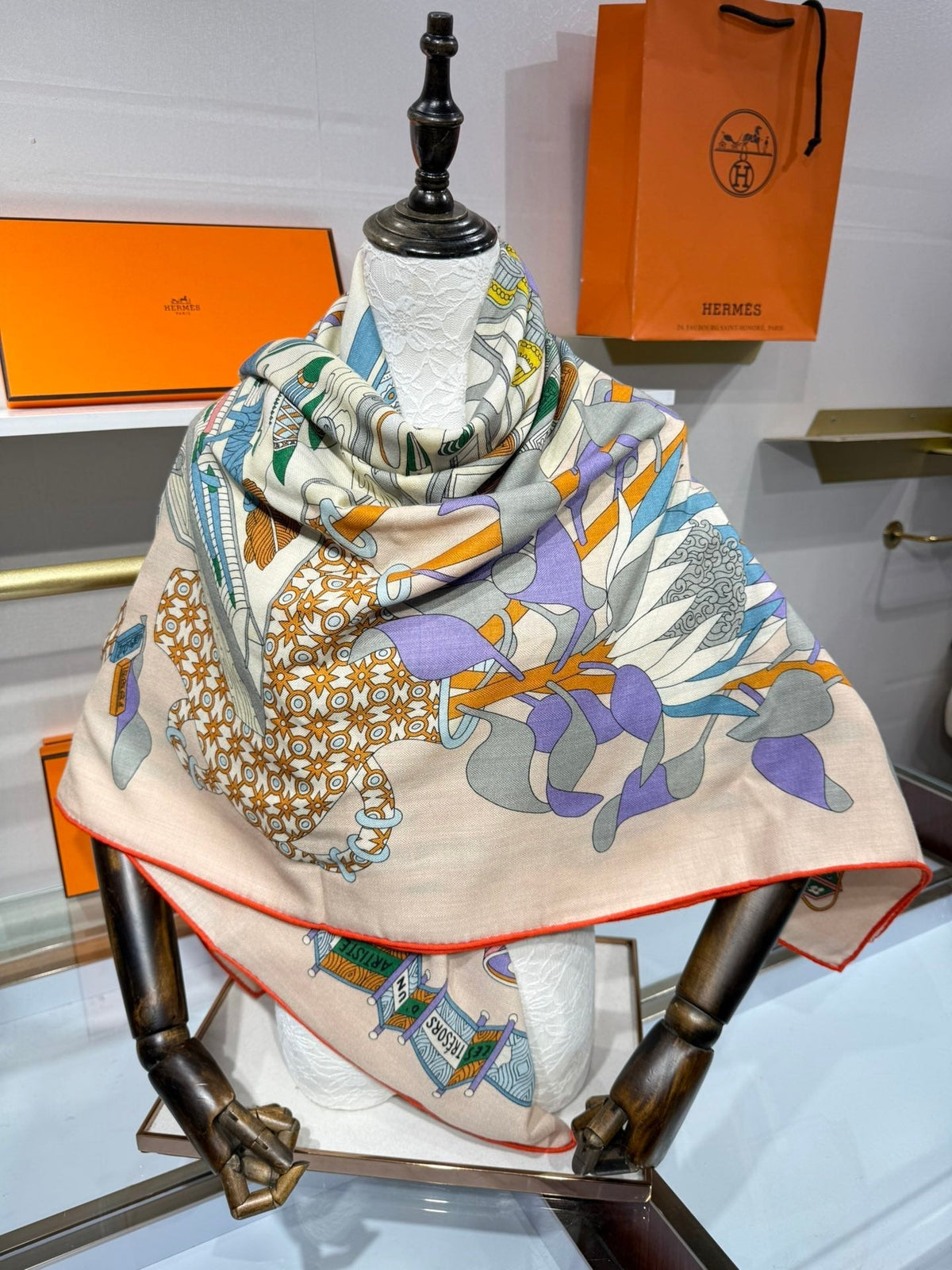 HM Les Tresors d'un Artiste Scarf Light Pink Silk Cashmere 200689