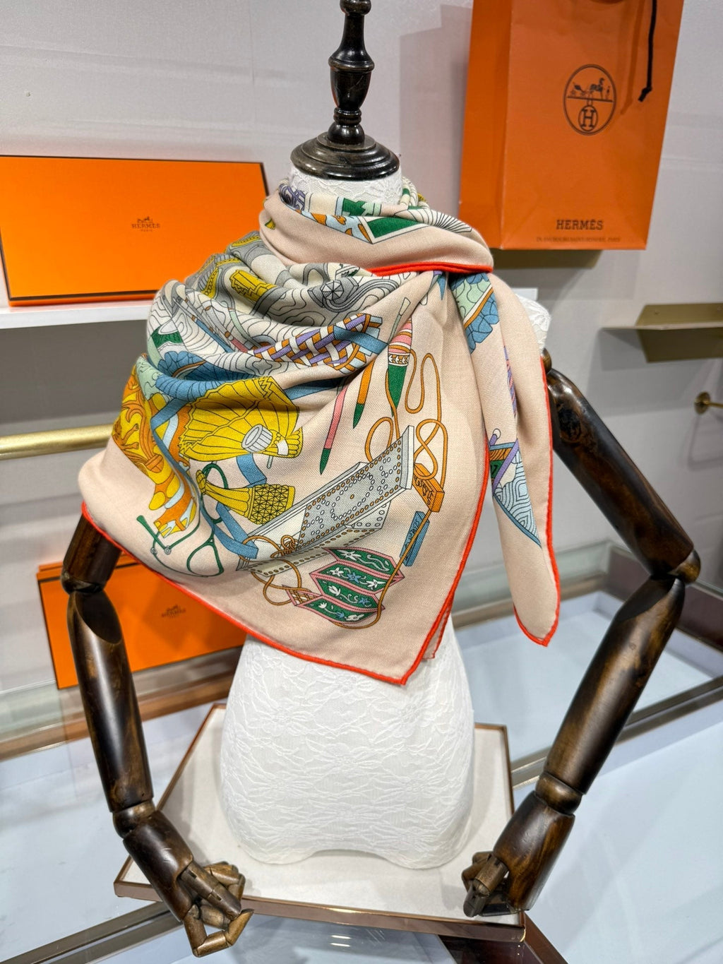 HM Les Tresors d'un Artiste Scarf Light Pink Silk Cashmere 200689