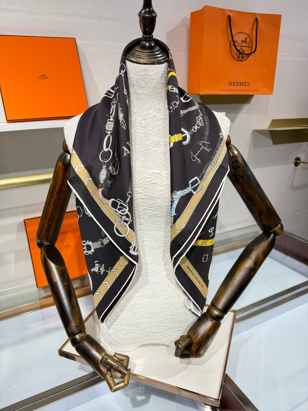 HM Les Chevaux Scarf 90x90 Black Colorful Twill Silk 209505HM Les Chevaux Scarf 90x90 Black Colorful Twill Silk 209505