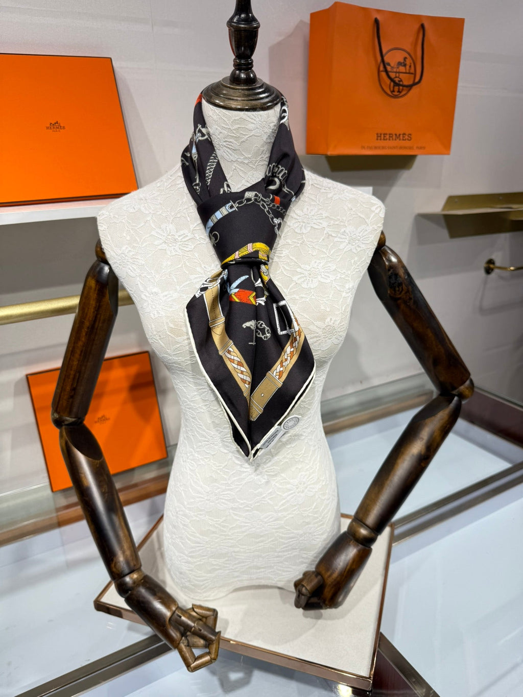 HM Les Chevaux Scarf 90x90 Black Colorful Twill Silk 209505HM Les Chevaux Scarf 90x90 Black Colorful Twill Silk 209505