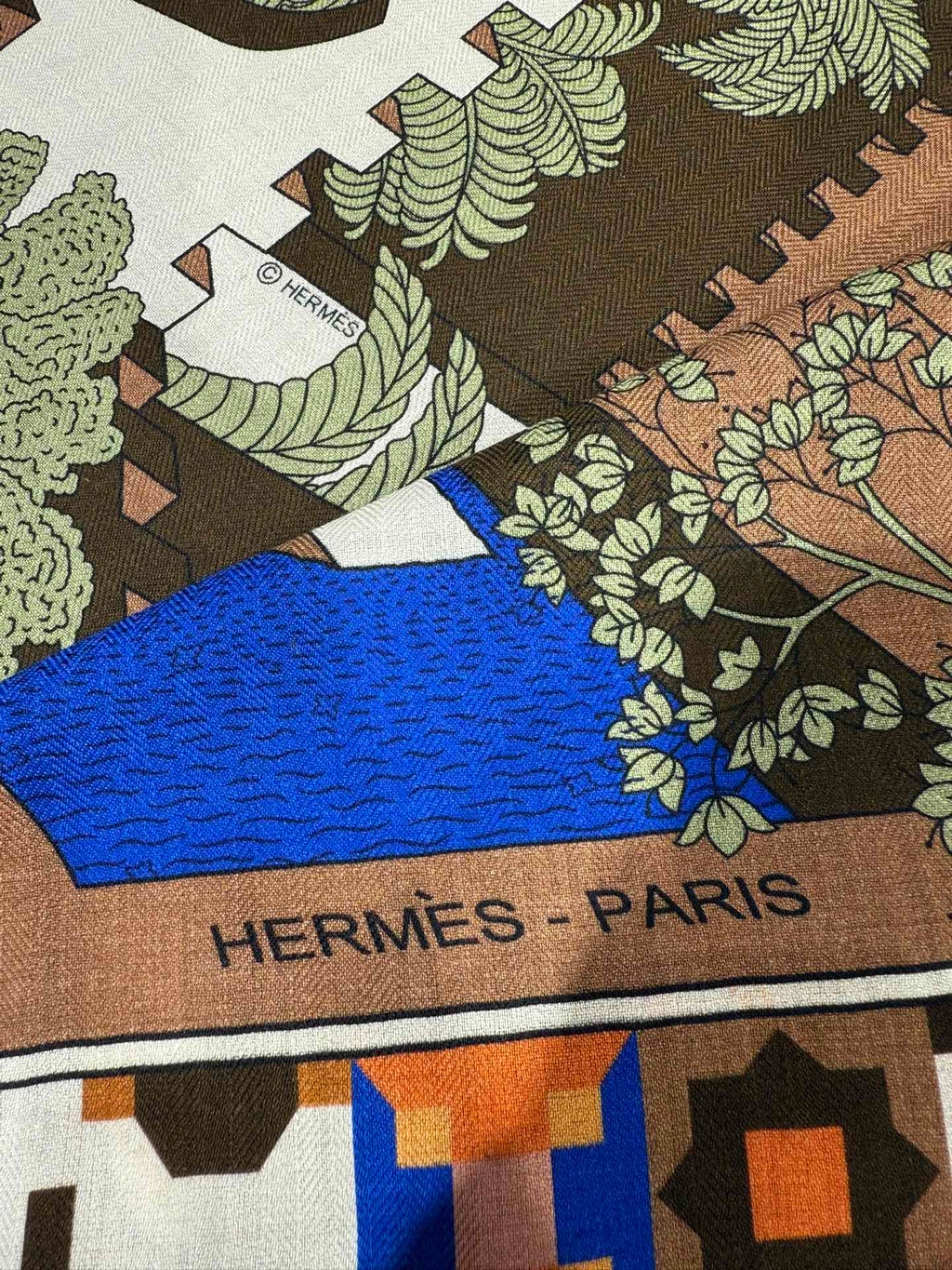 HM Le Palais Des Quatre Vents Shawl 140 Brown Colorful Silk Cashmere