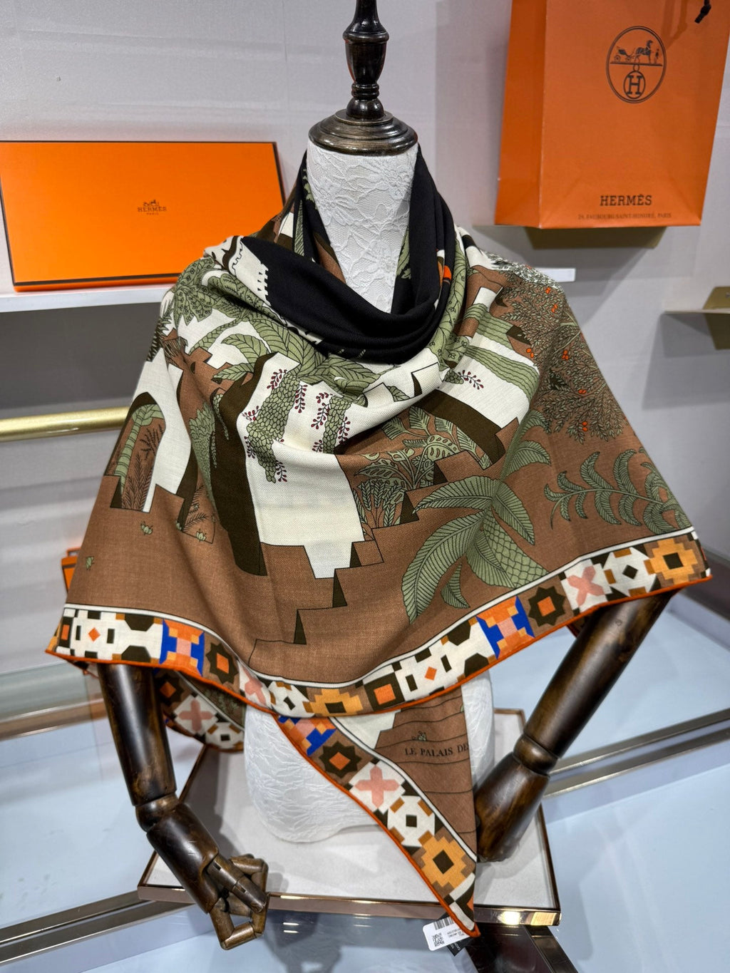 HM Le Palais Des Quatre Vents Shawl 140 Brown Colorful Silk Cashmere
