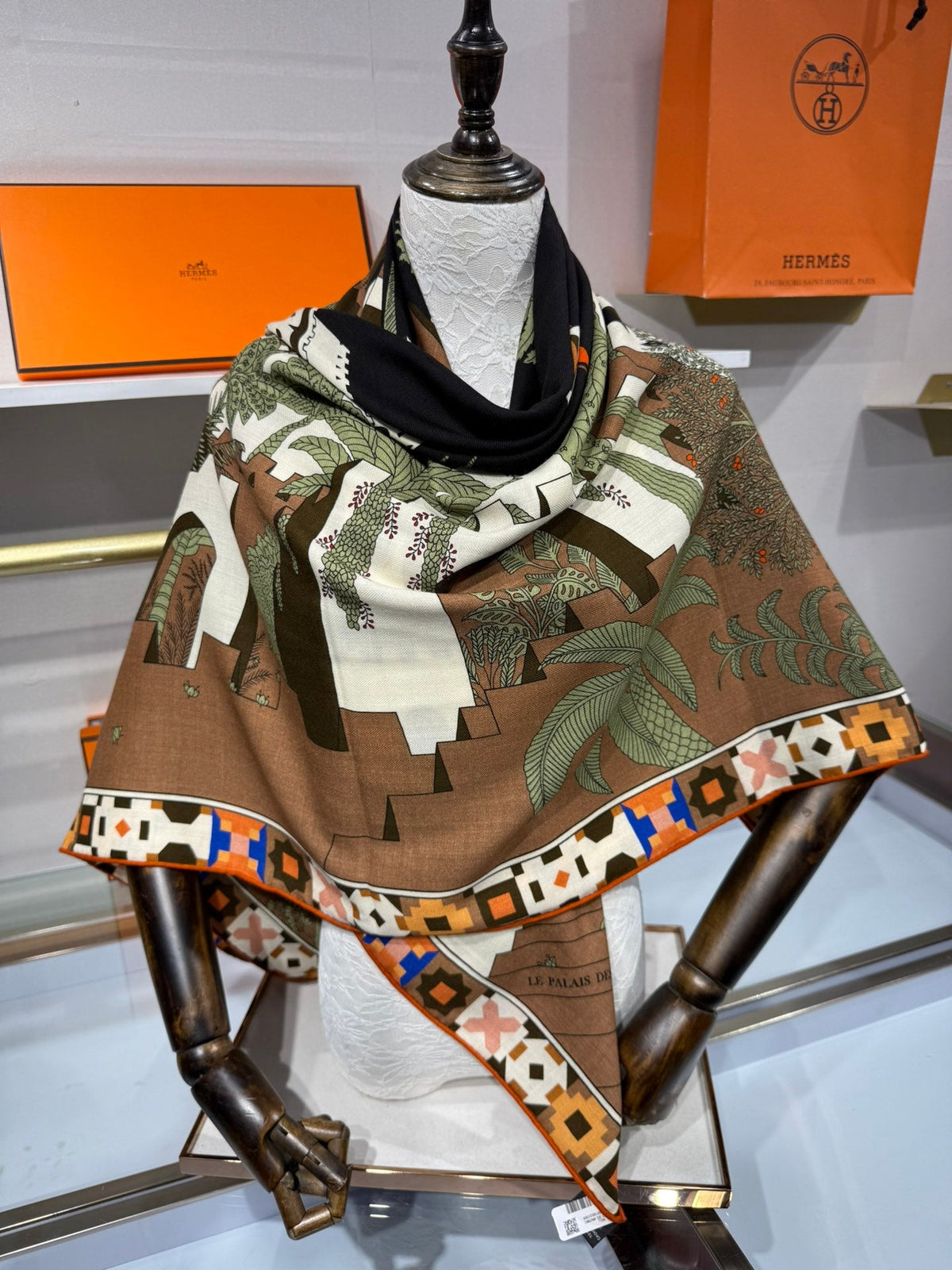 HM Le Palais Des Quatre Vents Shawl 140 Brown Colorful Silk Cashmere