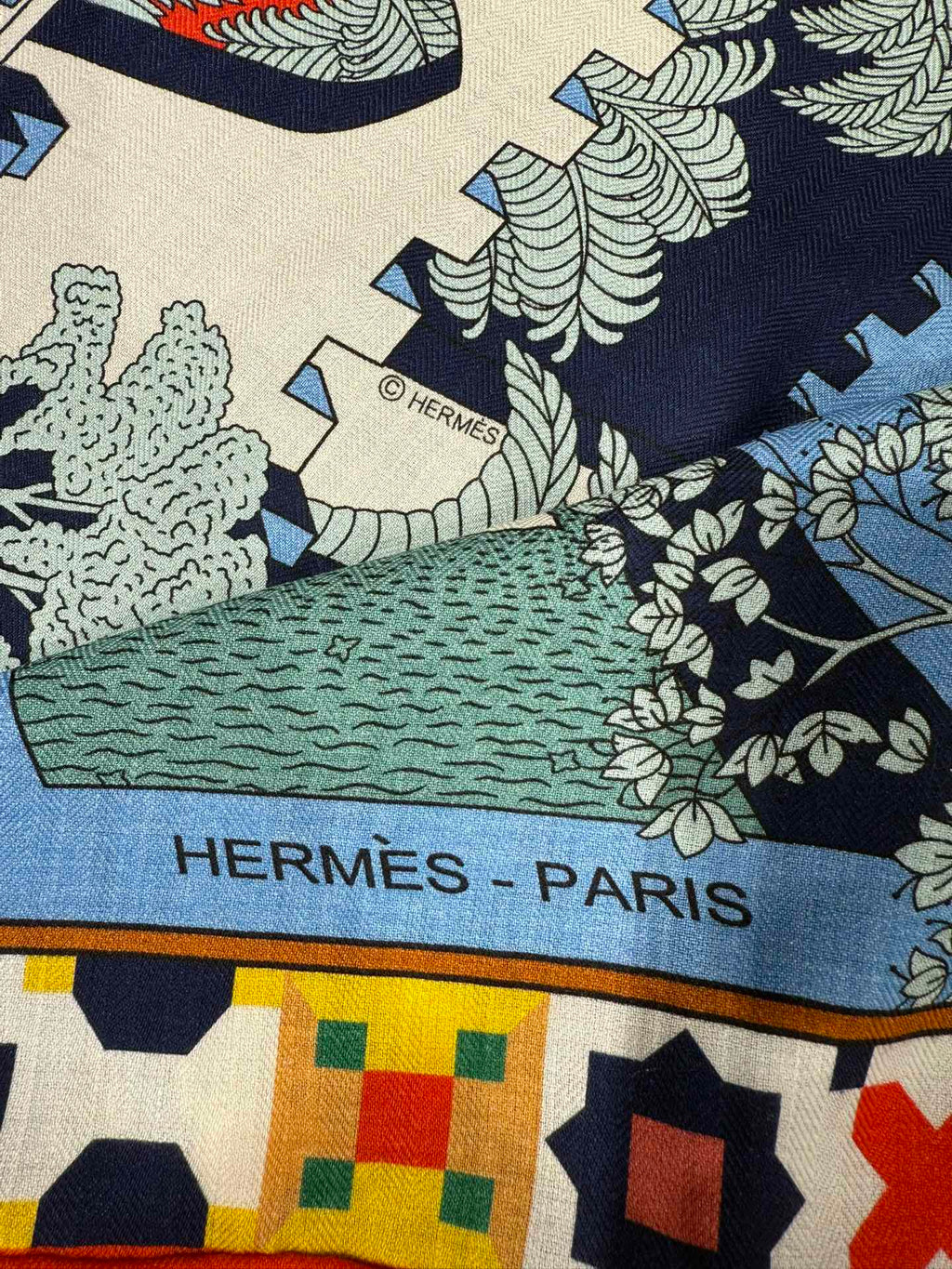 HM Le Palais Des Quatre Vents Shawl 140 Blue Colorful Silk Cashmere