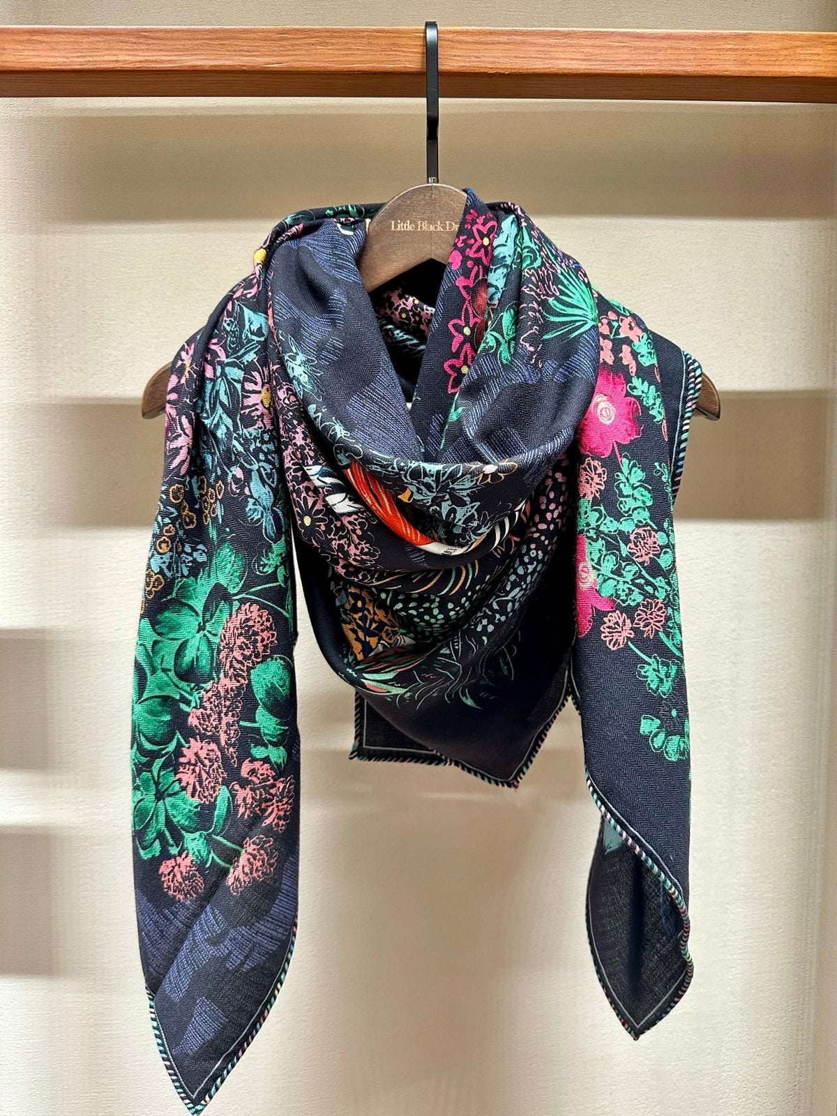 HM 26s Scarf 140 In Cashmere And Silk 216086