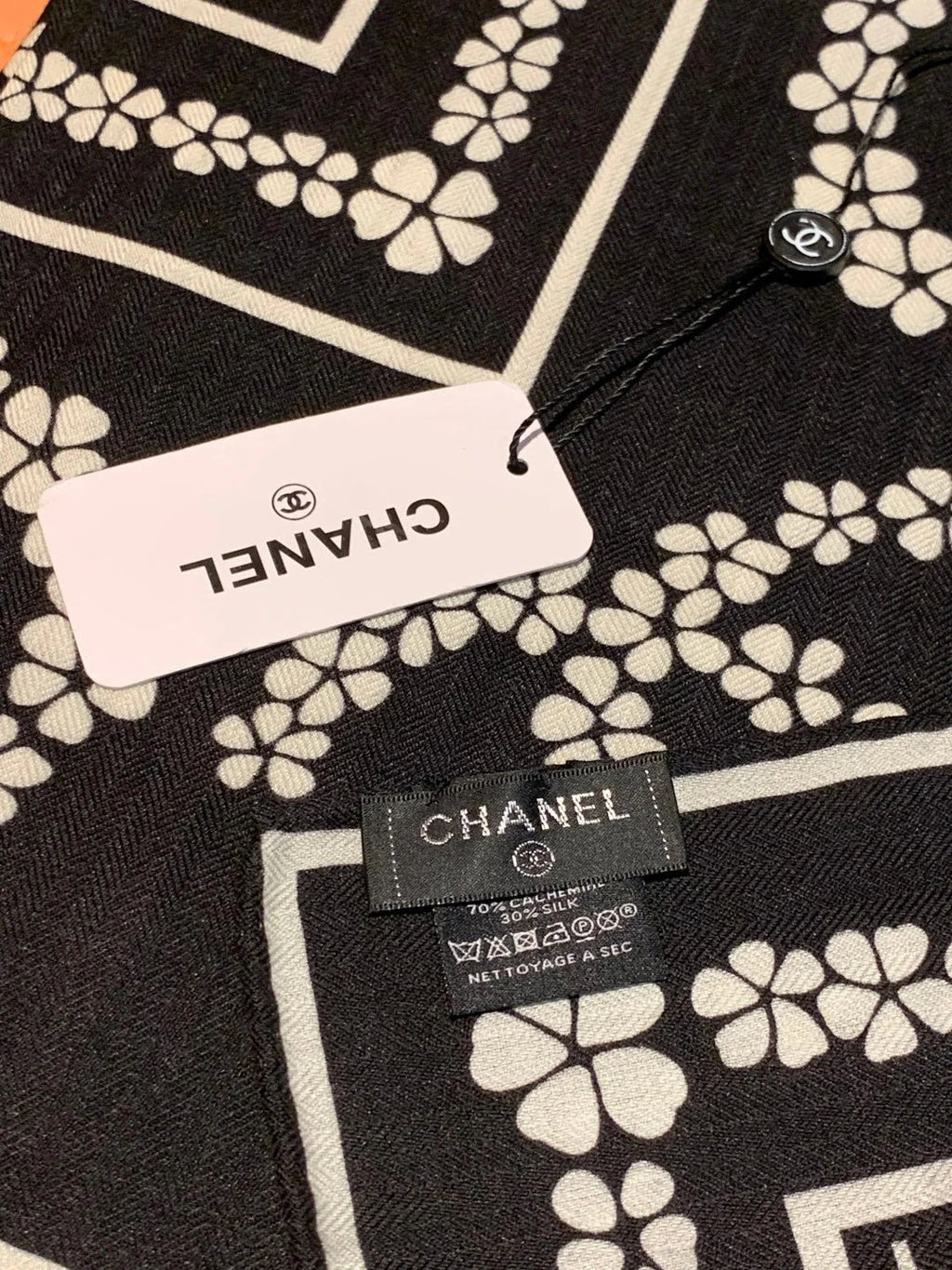 CHANEL 25S SCARF 135 CM IN CASHMERE SILK 943686