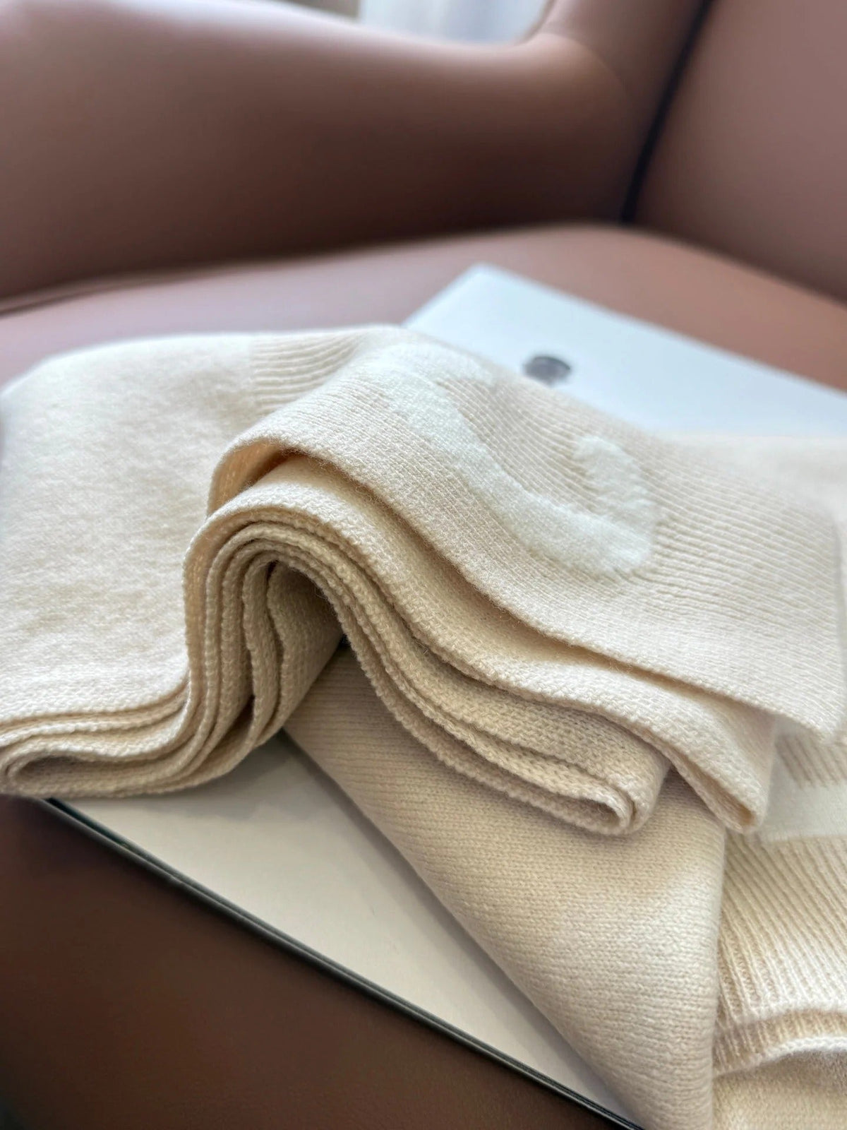 CHANEL 25S SCARF 170 CM IN CASHMERE 943079