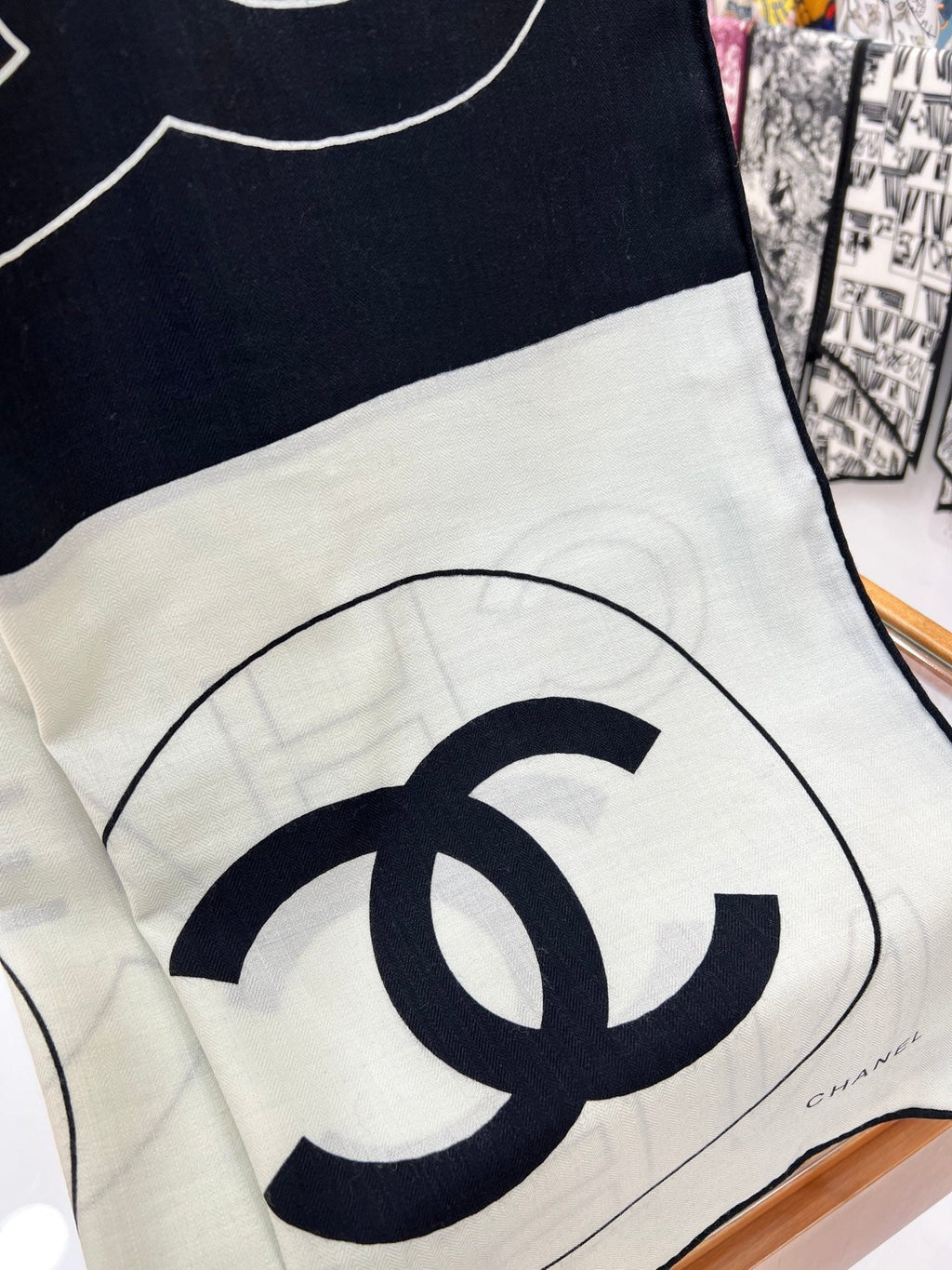 CHANEL 25S SCARF 135 IN CASHMERE SILK 708380