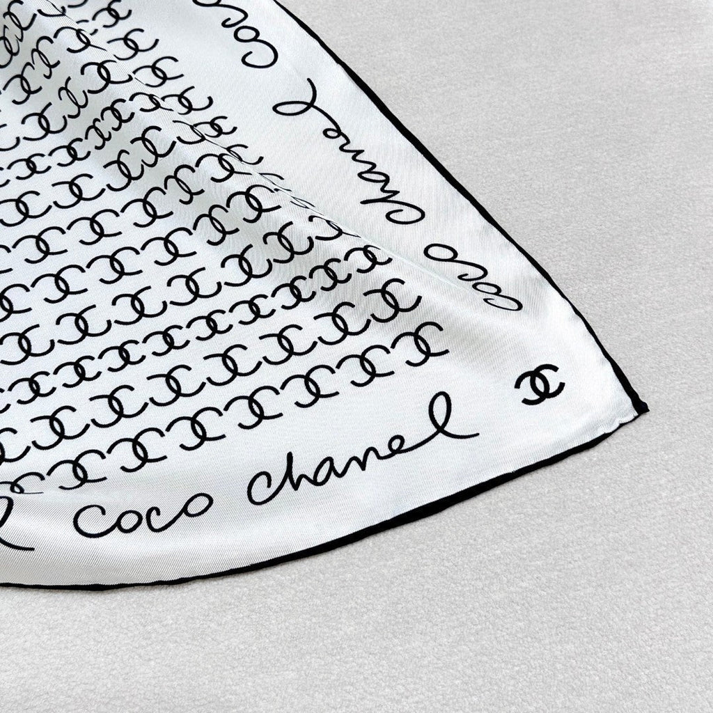 CHANEL 25S SCARF 90 IN SILK 732138
