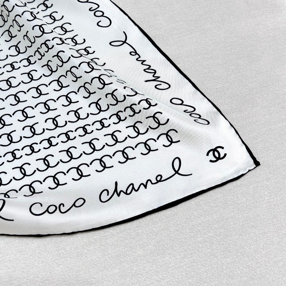 CHANEL 25S SCARF 90 IN SILK 732138